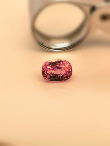 40023 - 3.54 ct - 9,46 x 6,78 x 5,76 mm - Padparadscha - No Heat